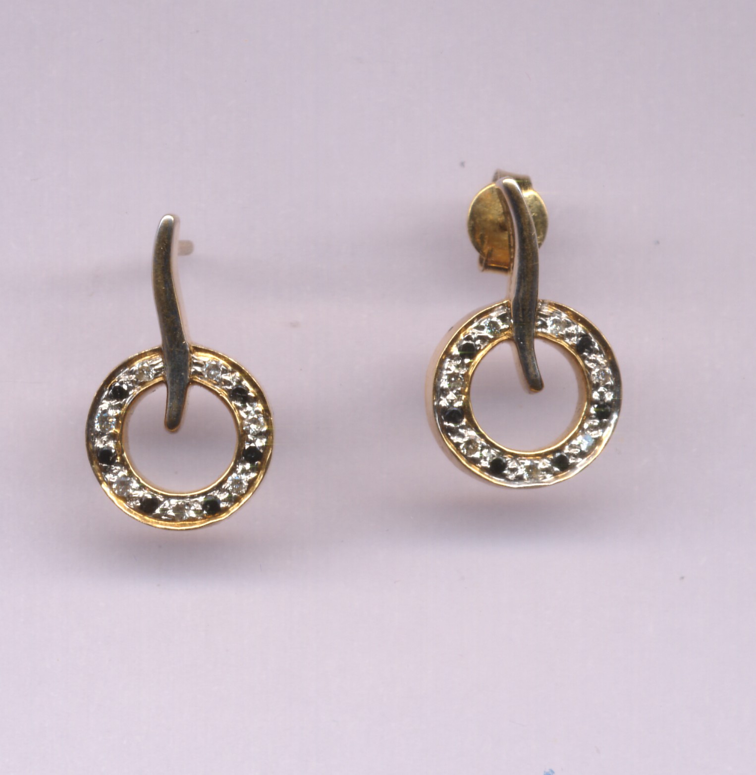 Beautiful 18 Kt Gold  Natural  Diamond Earing